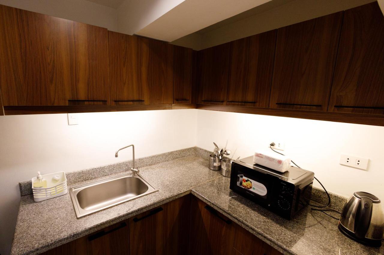 5880 Enriquez Residences Manila Exterior photo