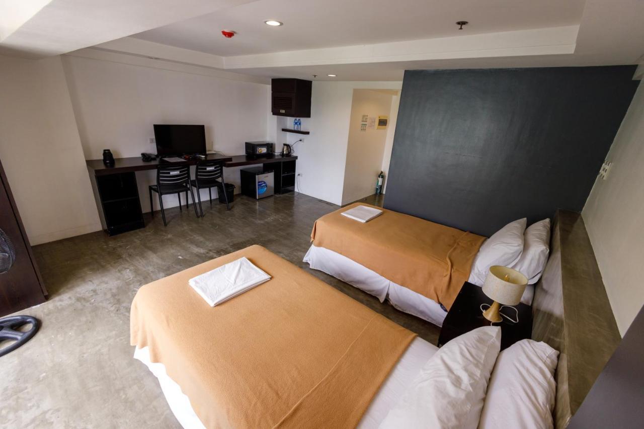 5880 Enriquez Residences Manila Exterior photo