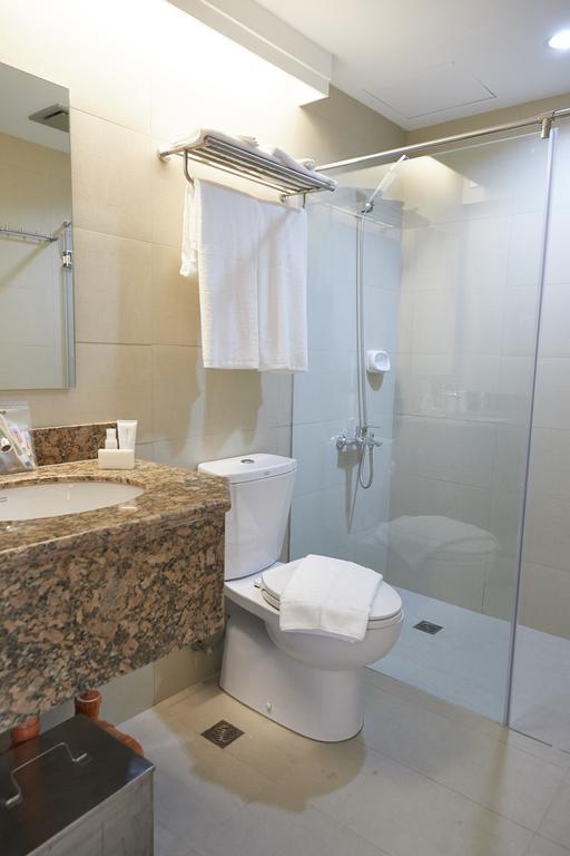 5880 Enriquez Residences Manila Exterior photo