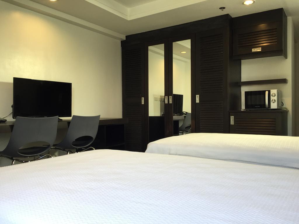 5880 Enriquez Residences Manila Exterior photo
