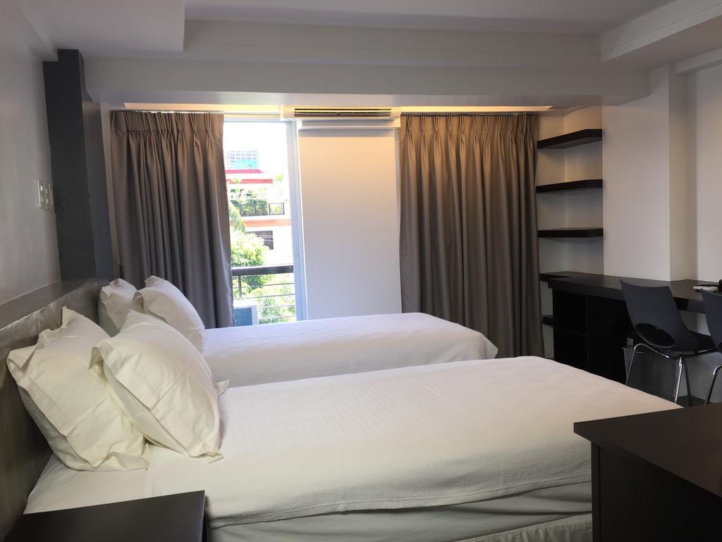 5880 Enriquez Residences Manila Exterior photo